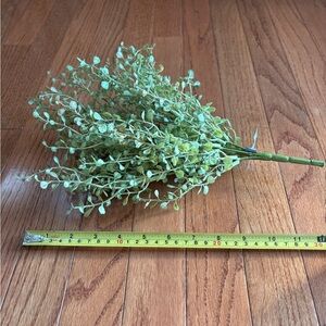 Green Artificial Eucalyptus Spray